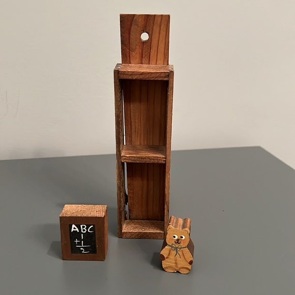 Vintage Farmhouse Decor - Picture 2 of 10